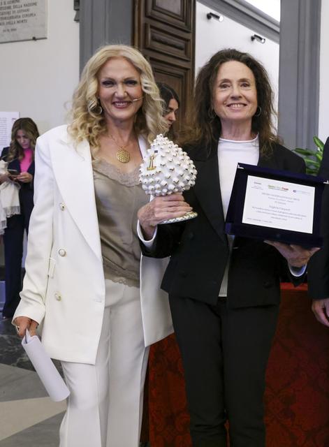 La premiazione di Gigliola Cinquetti